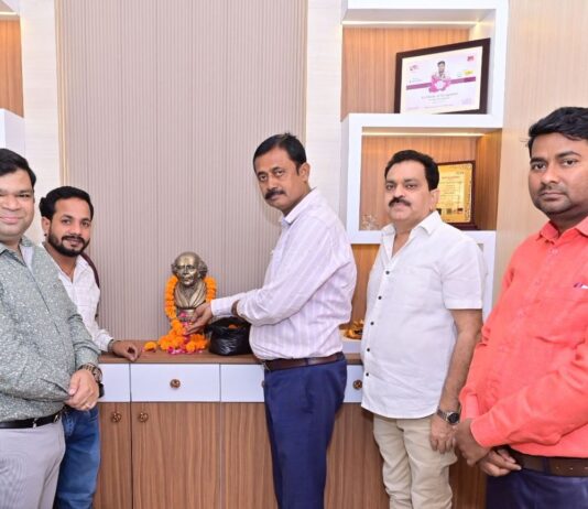 डॉ. हैनीमैन का जन्मदिवस मनाया गया:विश्व होम्योपैथिक दिवस पर प्रमिला होमियो क्लिनिक में कार्यक्रम आयोजित