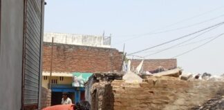 नासिरगंज में दैनिक भास्कर की खबर का असर:प्रशासन ने लिया संज्ञान, सड़क से हटा कूड़े का ढेर