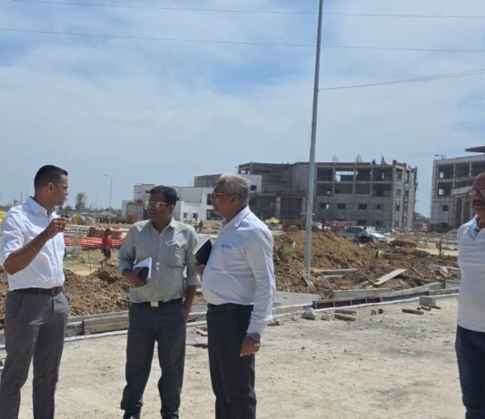 बलरामपुर में समयसीमा पर DM सख्त, देरी बर्दाश्त नहीं:मां पाटेश्वरी राज्य विश्वविद्यालय निर्माण में लापरवाही पर चेतावनी