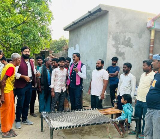 पूर्व विधायक असलम रायनी नासिरगंज पहुंचे:स्थानीय समस्याओं पर ग्रामीणों से की चर्चा