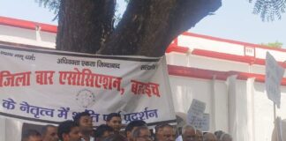 पेट्रोल-डीजल की किल्लत को लेकर वकीलों ने ज्ञापन सौंपा:आपूर्ति सुनिश्चित करने और कालाबाजारी रोकने की मांग की