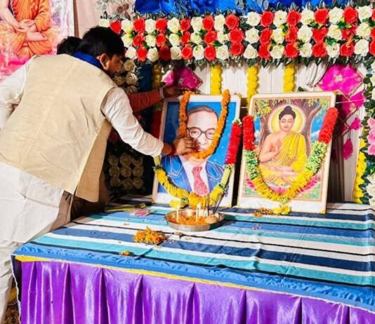 अंबेडकर जयंती पर श्रद्धांजलि और भंडारा:बस्ती जिले के कप्तानगंज ब्लॉक के रखिया-परिवारपुर में