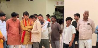 भाजपा नेता अतुल यादव के पिता का निधन:जिलाध्यक्ष और ब्लॉक प्रमुख ने पकरी परसा पहुंचकर दी श्रद्धांजलि