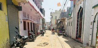 नासिरगंज की सड़क बनी दुर्घटना का अड्डा:महादेवा और चंदन कोटिया के बीच फंसा विकास, राहगीर कीचड़ में खा रहे हिचकोले