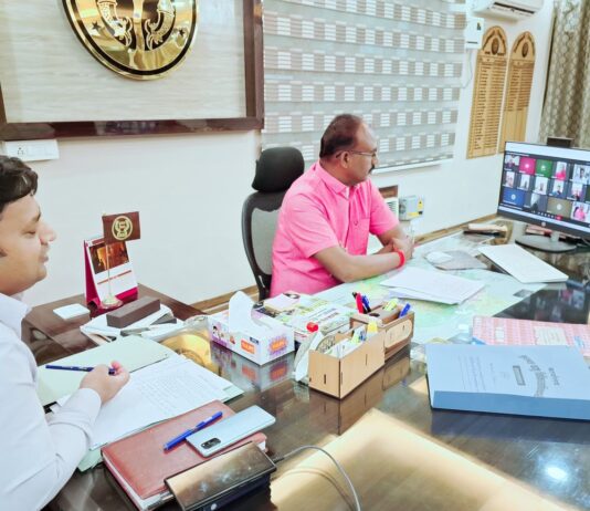 डीएम ने वृक्षारोपण अभियान की तैयारियों की समीक्षा की:थीम आधारित वृक्षारोपण पर विशेष बल, विभागों को दिए दिशा-निर्देश