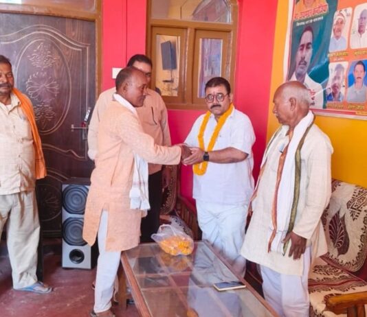 मझौवा में ‘गांव चलो अभियान’ का आयोजन:विधायक प्रतिनिधि ने दी सरकारी योजनाओं की जानकारी