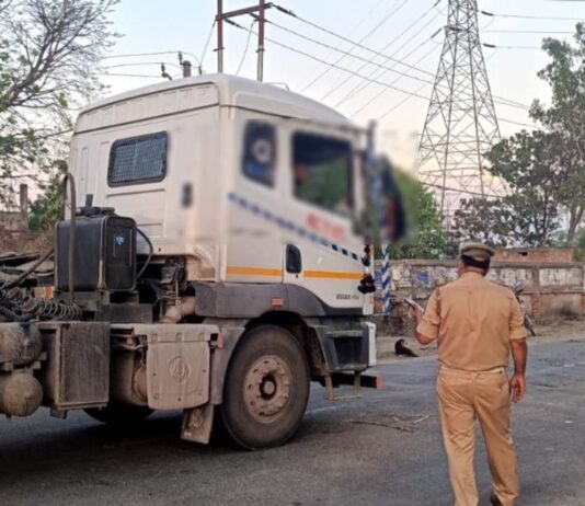 बलरामपुर में यातायात नियम तोड़ने वाले 52 वाहनों का चालान:74 हजार रुपए का समन; पुलिस ने चलाया जागरूकता अभियान