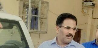 लक्ष्मीपुर रोजगार सेवक हड़ताल पर, 8 माह से मानदेय नहीं:एपीओ पर मनमानी का आरोप, बीडीओ को सौंपा ज्ञापन