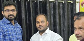 सिसवा में स्मार्ट मीटर से उपभोक्ता परेशान:एमएलसी प्रतिनिधि ने एसडीओ को ज्ञापन सौंप कार्रवाई की मांग की