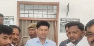 गाजीपुर में नाबालिग से दुष्कर्म-हत्या, पूर्व मंत्री पर पथराव:बस्ती में विश्वकर्मा महासभा ने राज्यपाल को ज्ञापन सौंपा, कार्रवाई की मांग