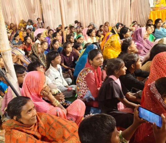 पटखौली में डॉ. अंबेडकर के जीवन संघर्षों का मंचन:दो दिवसीय बौद्ध धम्मदीक्षा कार्यक्रम में उमड़ा जनसैलाब