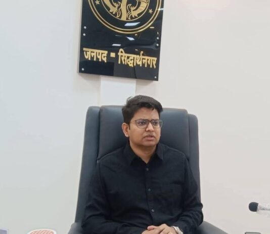 सिद्धार्थनगर में पराली जलाने पर लगेगा जुर्माना:2 एकड़ से कम पर 2500-5 हजार रुपए देने पड़ेंगे; डीएम बोले- लापरवाही बर्दाश्त नहीं