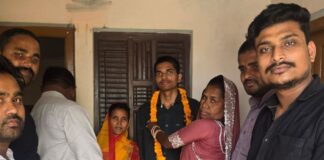 बाबू बिसंभर विश्वकर्मा ने जिले में प्रथम स्थान प्राप्त किया:चौक नगर पंचायत अध्यक्ष ने किया सम्मानित, उज्ज्वल भविष्य की कामना