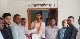 प्रिंसीपल ने मेधावी छात्रों को किया सम्मानित:मुंडेरवा में यूपी बोर्ड हाईस्कूल परीक्षा में विद्यार्थियों ने शानदार प्रदर्शन किया