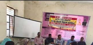 खेसरहा सीएचसी में समीक्षा बैठक:संस्थागत प्रसव में लापरवाही पर होगी कड़ी कार्रवाई ,उच्च जोखिम वाली गर्भवती महिलाओं की पहचान पर जोर