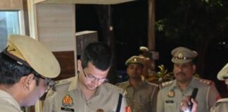 महराजगंज में एसपी के निरीक्षण में दरोगा निलंबित:फरेन्दा कोतवाली में लापरवाही पर तीन के खिलाफ जांच