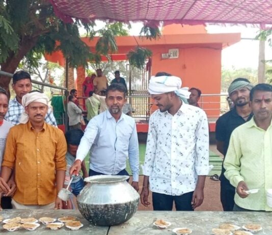 भगवानपुर हनुमान मंदिर पर रामायण पाठ:हवन-आरती के बाद हुआ प्रसाद वितरण और भंडारे का आयोजन