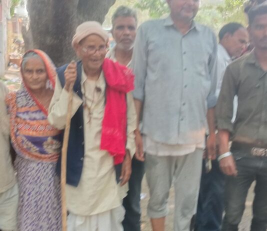 अमावस्या पर हुआ जलपान भंडारा:बाबूपुरवा में भाजपा नेता कृष्णा गुप्ता भी रहे मौजूद