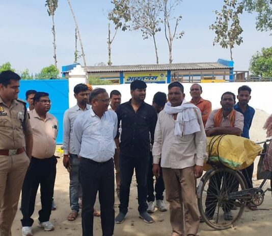 श्रावस्ती डीएम-एसपी ने गैस एजेंसी का किया निरीक्षण:समय पर रिफिल, पारदर्शी वितरण के दिए निर्देश; अवैध वसूली पर होगी कार्रवाई