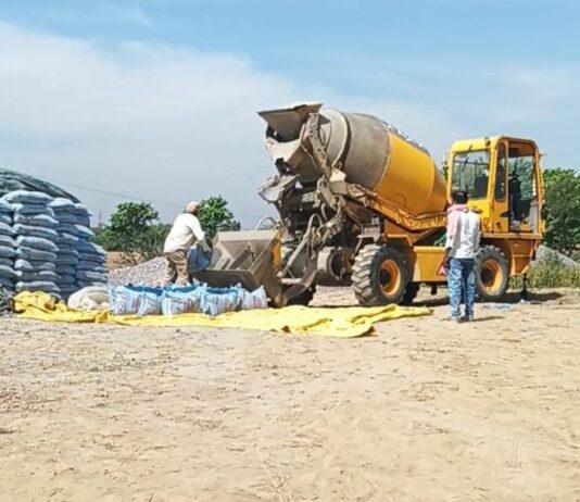 श्रावस्ती में जर्जर सड़क का निर्माण कार्य शुरू:मध्यनगर में ग्रामीणों की शिकायत पर पीडब्ल्यूडी ने कराया काम