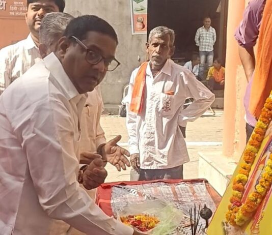 पिपरदेउरा हनुमान मंदिर में हनुमान जयंती मनाई:विधायक जय मंगल कन्नौजिया ने की सुख-समृद्धि की कामना