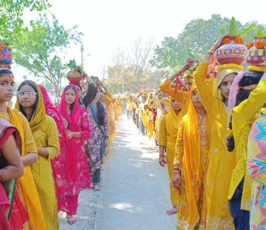 सिसवा के गेरमा में नौ दिवसीय महायज्ञ शुरू:श्री रुद्र महायज्ञ का कलश यात्रा से हुआ शुभारंभ, बड़ी संख्या में शामिल हुए श्रद्धालु