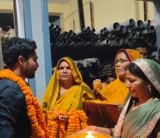 पोखरभिंडा का युवक वाणिज्यिक कर अधिकारी बना:घर पहुंचने पर ग्रामीणों ने किया स्वागत