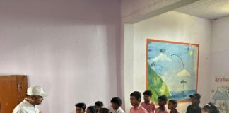 विधायक विनय वर्मा ने स्कूल चलो अभियान का किया शुभारंभ:सिद्धार्थनगर में बच्चों को शिक्षा के प्रति जागरूक किया