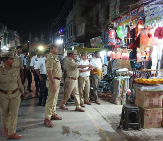 सुगम यातायात हेतु अवैध अतिक्रमण के विरुद्ध चला अभियान, सड़क किनारे लगे अवैध ठेला, रेहड़ी, दुकानों एवं खड़े वाहनों को हटवाया गया*