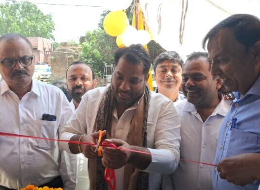 विधायक ने बीपीएचयू का उद्घाटन कर सीएचसी की व्यवस्थाओं का लिया जायजा, सम्मानित हुए प्रधान