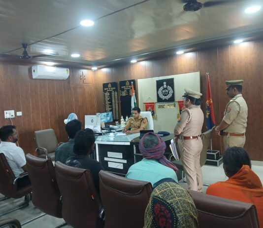 जनता दर्शन में पुलिस अधीक्षक ने सुनी जन समस्याएं, संबंधित को शीघ्र निस्तारण हेतु दिए निर्देश*
