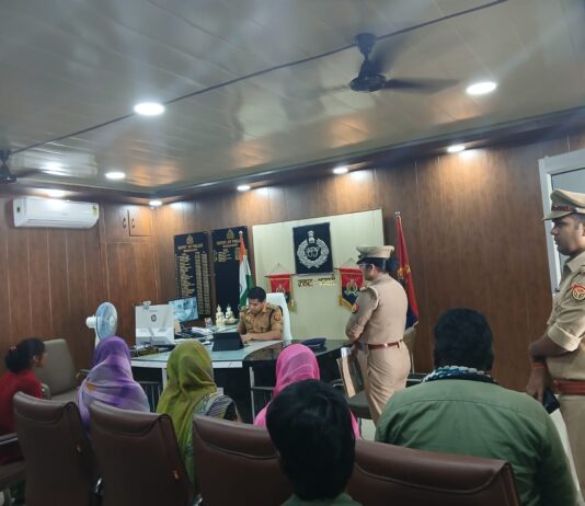 त ्जनता दर्शन में पुलिस अधीक्षक ने सुनी जन समस्याएं, संबंधित को शीघ्र निस्तारण हेतु दिए निर्देश