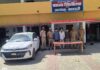 थाना गिलौला पुलिस द्वारा चोरी/लूट की घटना का सफल अनावरण, 03 शातिर अभियुक्त गिरफ्तार, चोरी की कार सहित अन्य सामान बरामद