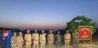 इंडो-नेपाल सीमा पर सुरक्षा व्यवस्था के दृष्टिगत पुलिस व SSB की संयुक्त पेट्रोलिंग