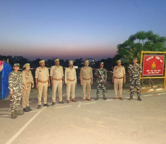 इंडो-नेपाल सीमा पर सुरक्षा व्यवस्था के दृष्टिगत पुलिस व SSB की संयुक्त पेट्रोलिंग