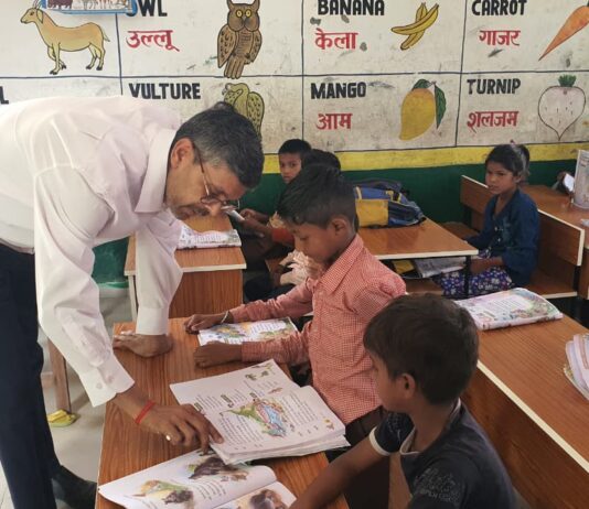 जिलाधिकारी ने प्राथमिक विद्यालय सोनबरसा का किया औचक निरीक्षण, दी जा रही शिक्षा की गुणवत्ता को परखा*