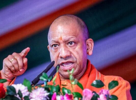 यूपी में बेमौसम बारिश पर एक्शन में CM योगी, किसानों को मुआवजा देने का ऐलान, सभी जिलों के DM से मांगी रिपोर्ट