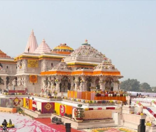 राम जन्मभूमि के हनुमान मंदिर में आज लहराएगी धर्म ध्वजा, विशेष अतिथि होंगे शामिल News Desk