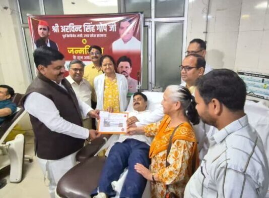 अरविंद सिंह गोप के जन्मदिन पर सपा कार्यकर्ताओं ने किया रक्तदान, पेश की सेवा की मिसाल