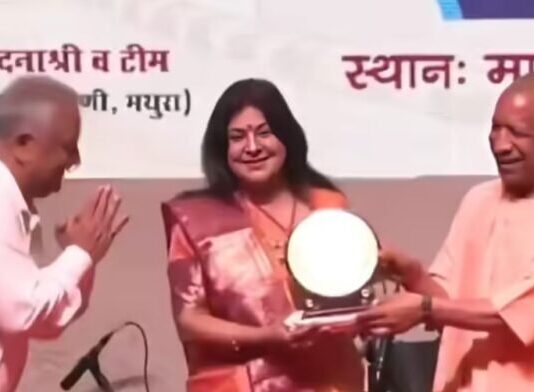 ‘ताली नहीं बजाएंगे तो घर पर शाम की रोटी नहीं मिलेगी…’, सीएम योगी ने मंच पर बुलाकर अवनीश अवस्थी की ली चुटकी