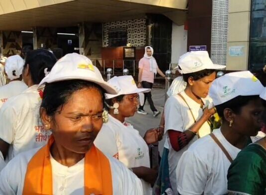 पीएम मोदी की पहल से असम के मजदूरों का सपना साकार, काशी विश्वनाथ और राम मंदिर के कराए गए दर्शन