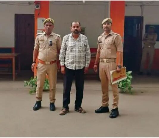 फर्रुखाबाद में जीएसटी चोरी का बड़ा खेल भंडाफोड़, फर्जी फर्मों के जरिए तंबाकू ढुलाई करने वाला ट्रांसपोर्टर गिरफ्तार