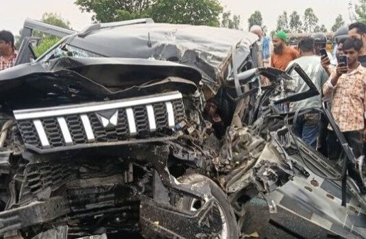 बरेली में बड़ा बाइपास पर दर्दनाक सड़क हादसा, खड़े टैंकर से बोलेरो और बाइक टकराई, 4 लोगों की मौत, 3 घायल