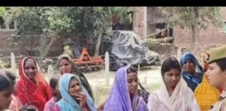 मिशन शक्ति के तहत थूम्हवा गांव में चौपाल:महिलाओं को सशक्तिकरण और हेल्पलाइन सेवाओं की जानकारी दी गई