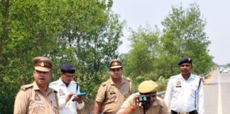 महराजगंज में यातायात नियमों की अनदेखी पर पुलिस सख्त:स्पीड रडार गन से 6 वाहनों का 20 हजार का चालान