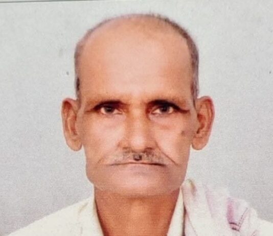 बस्ती में वृद्ध का शव पेड़ से लटका मिला:सुबह घर के बाहर पेड़ से लटका मिला शव परिजनों ने देखा तो मच गई अफरा-तफरी