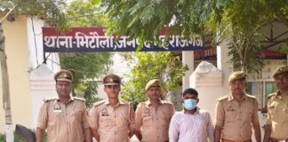 भिटौली में तस्कर गिरफ्तार:गांजा, तमंचा और कारतूस बरामद; बाइक भी किया जब्त