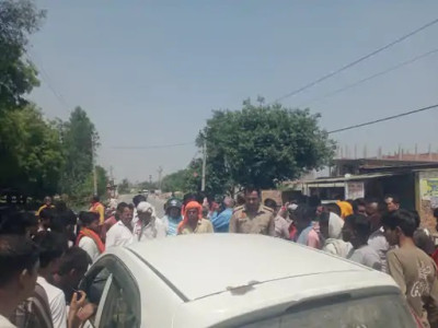 तेज रफ्तार कार की टक्कर से सपा नेता की मौत,स्थानीय लोगों ने ड्राइवर को दबोचा