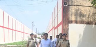 डीएम-एसपी ने जिला कारागार का किया औचक निरीक्षण:सुरक्षा व्यवस्था पर दिया जोर, बंदियों के स्वास्थ्य परीक्षण के निर्देश