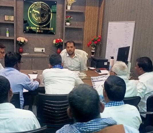 फरेन्दा में बसपा नेता ने SDM से की मुलाकात:सामाजिक न्याय और ग्रामीण समस्याओं पर उठाए सवाल